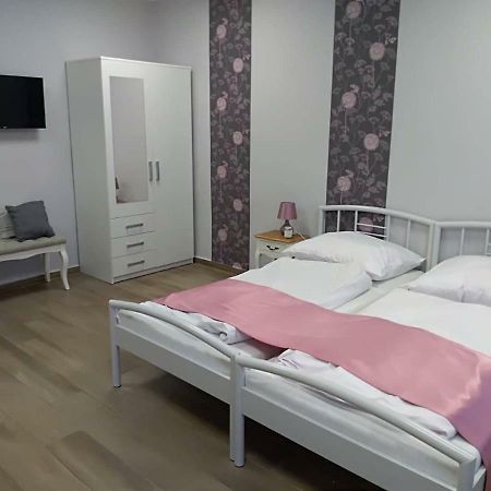 Alma Vendeghaz Hotel Veszprém Buitenkant foto