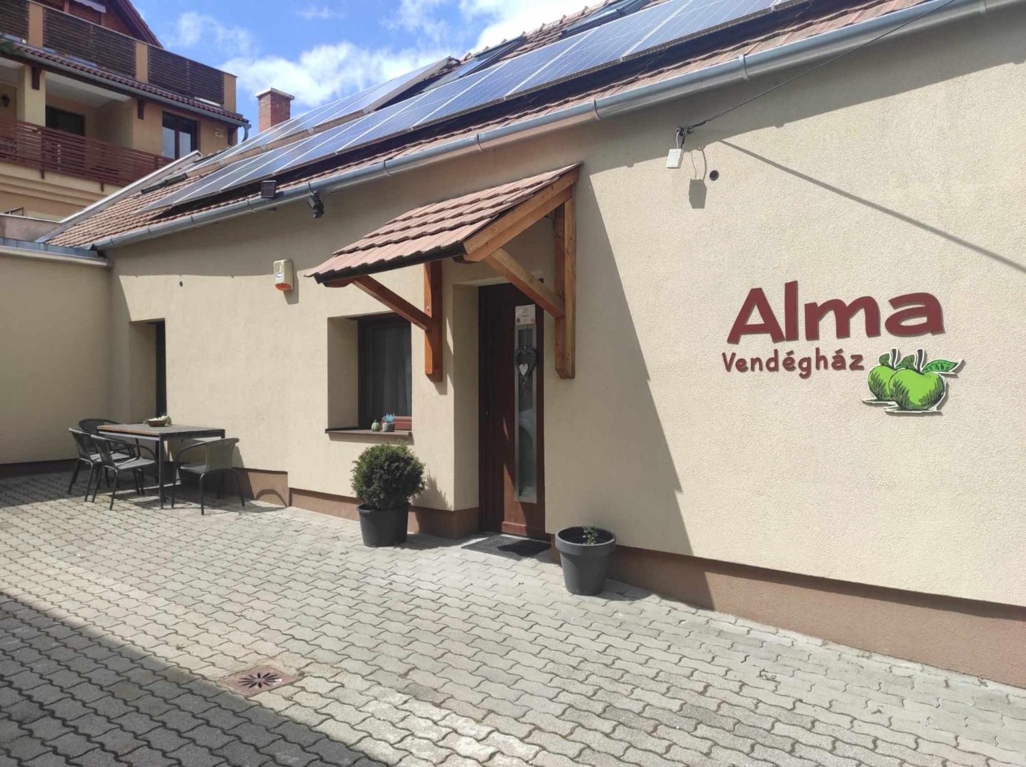 Alma Vendeghaz Hotel Veszprém Buitenkant foto