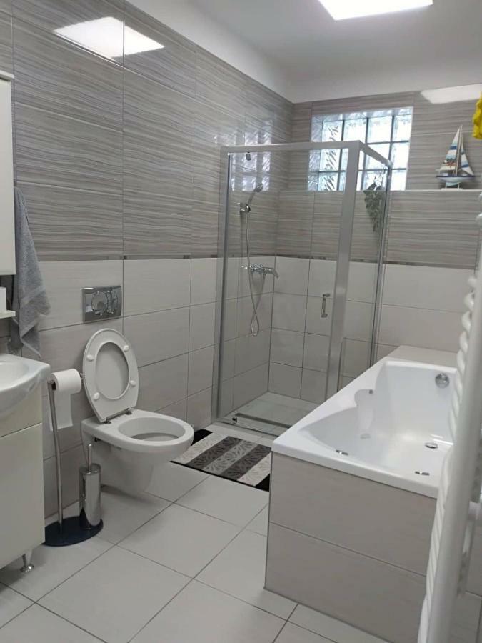 Alma Vendeghaz Hotel Veszprém Buitenkant foto