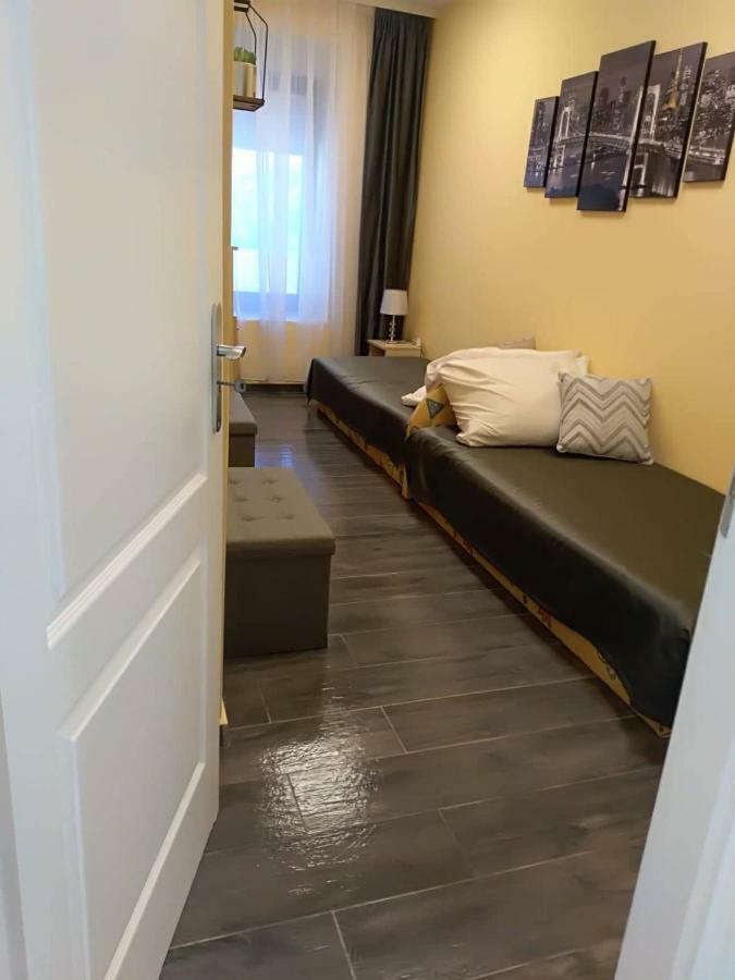 Alma Vendeghaz Hotel Veszprém Buitenkant foto