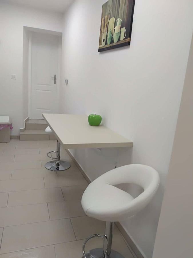 Alma Vendeghaz Hotel Veszprém Buitenkant foto