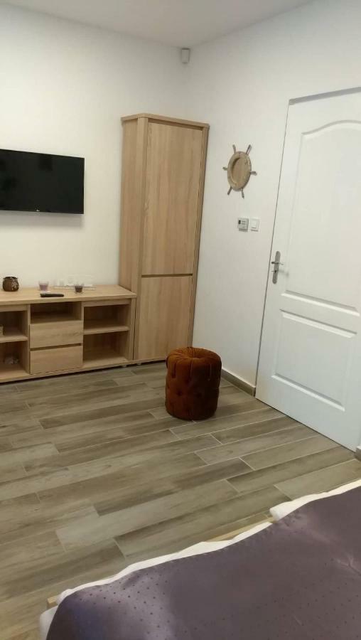 Alma Vendeghaz Hotel Veszprém Buitenkant foto