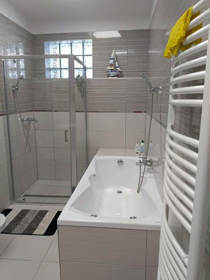 Alma Vendeghaz Hotel Veszprém Buitenkant foto