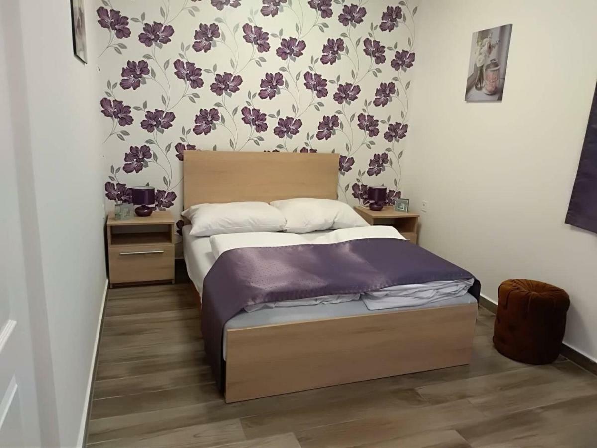 Alma Vendeghaz Hotel Veszprém Buitenkant foto